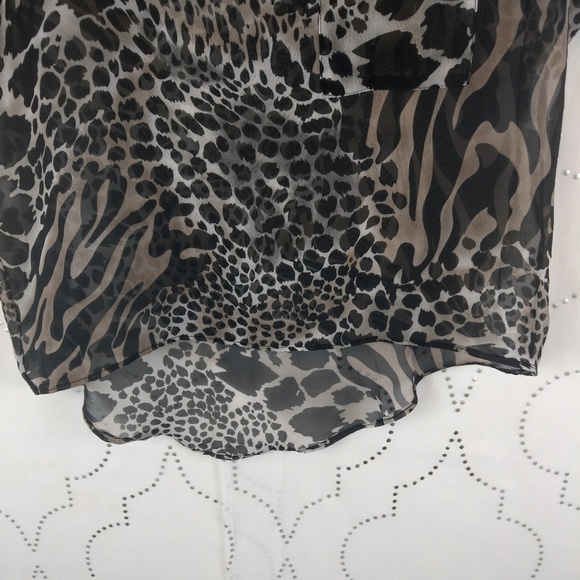 Animal print sheer Hi-Lo cap sleeve shirt - Picture 2 of 8